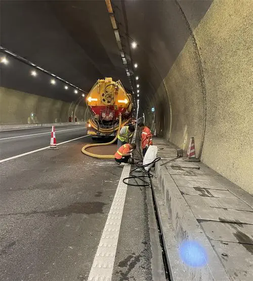 惠阳隧道排水渠清淤